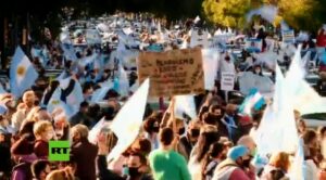 Leia mais sobre o artigo Argentina Protesta!