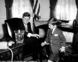 Leia mais sobre o artigo KENNEDY EM BERLIN!
