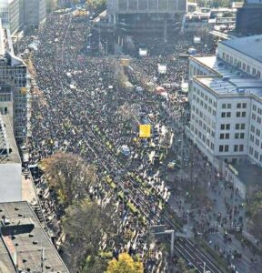 Leia mais sobre o artigo O povo ocupa as ruas e grita : Liberdade!