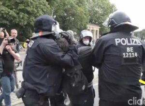 Leia mais sobre o artigo Gestapo de volta na Alemanha?